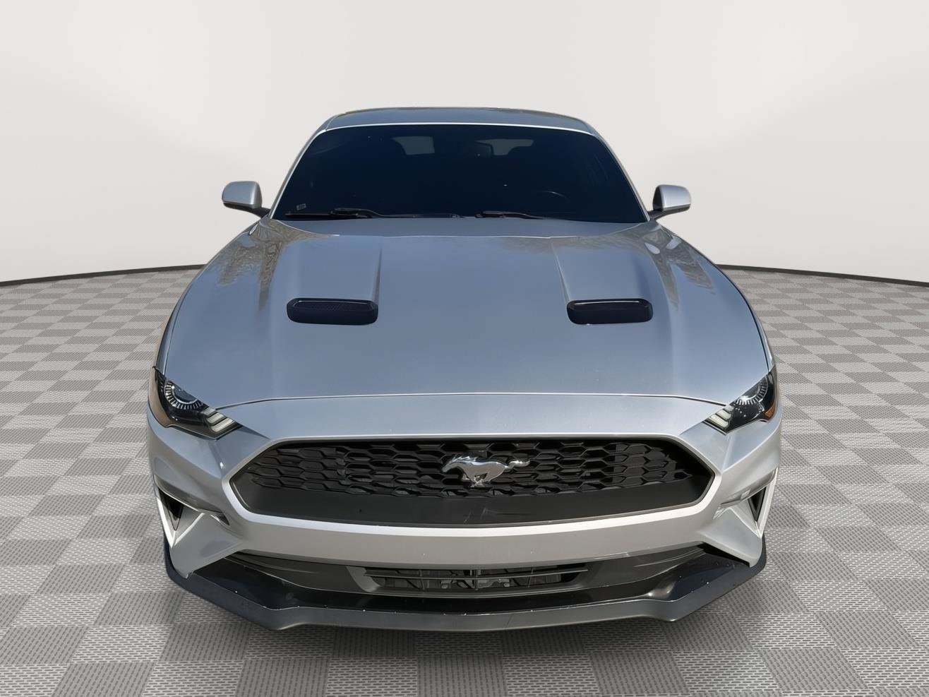 Used 2018 Ford Mustang Coupe RWD image 2
