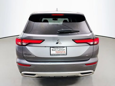 Used 2024 Mitsubishi Outlander SE Black Edition image 6