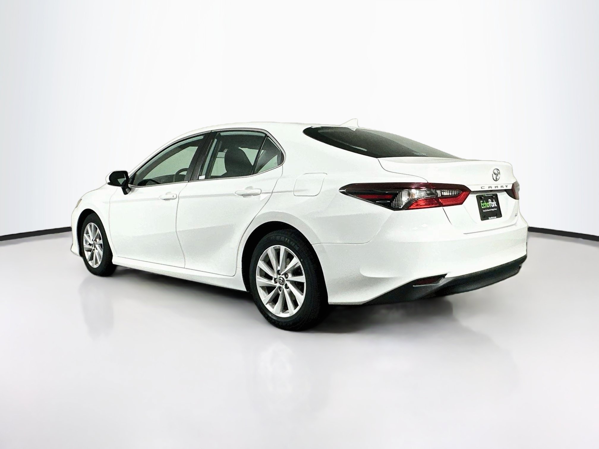Used 2022 Toyota Camry LE w/ Carpet Mat Package (TMS) FWD image 5