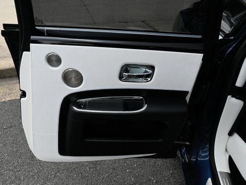 Used 2018 Rolls-Royce Ghost RWD image 50