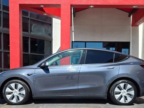Used 2021 Tesla Model Y Long Range image 6