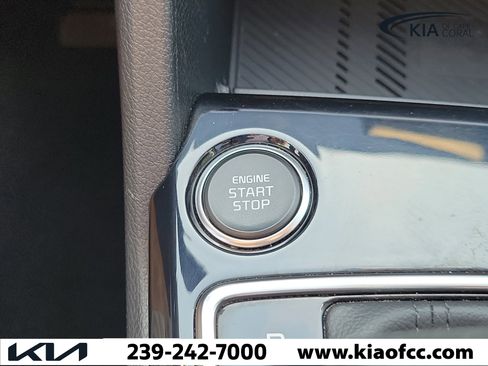 Used 2025 Kia Sportage EX FWD image 31