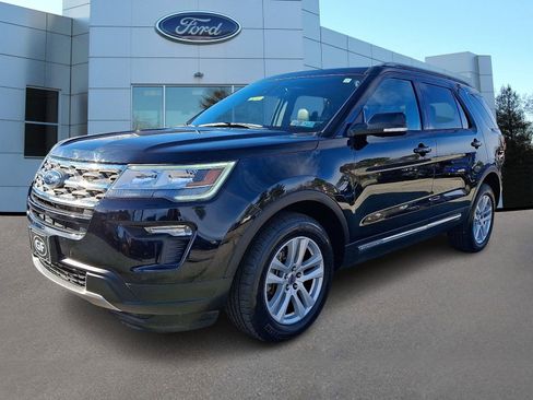 Certified 2018 Ford Explorer XLT w/ Equipment Group 202A image 4