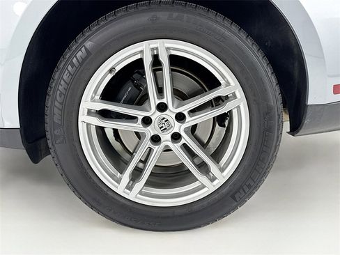 Certified 2025 Porsche Macan image 35