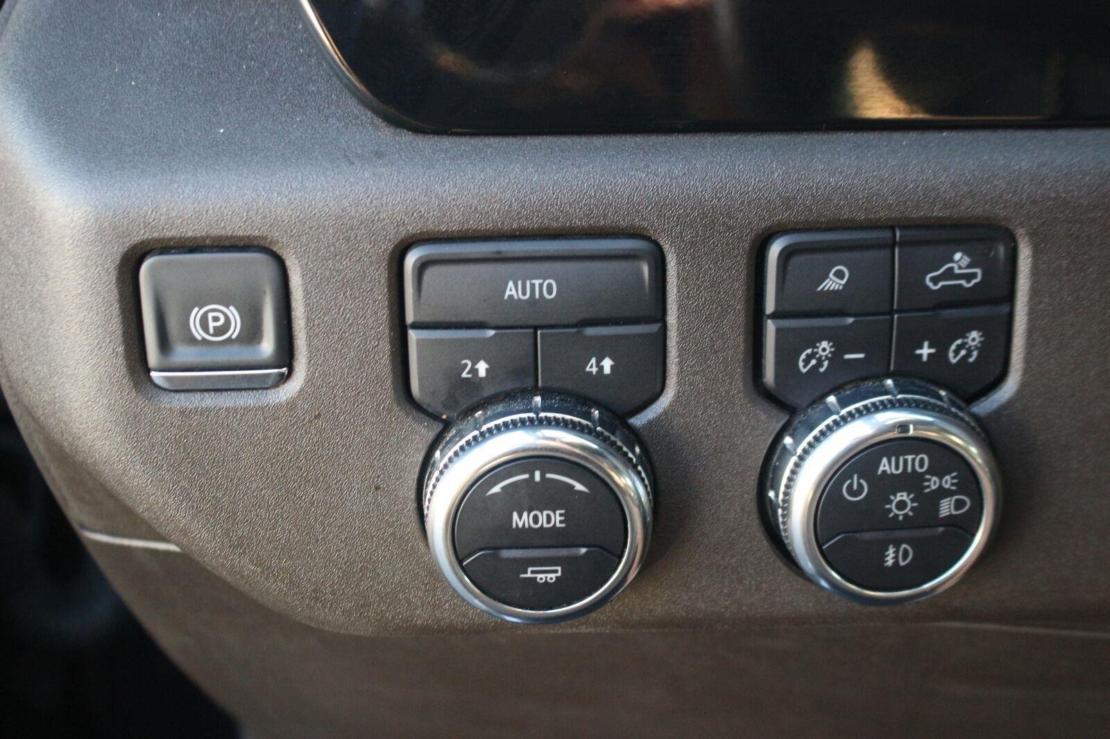 Used 2025 GMC Sierra 1500 SLT AWD/4WD image 29