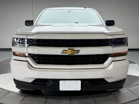 Used 2018 Chevrolet Silverado 1500 Custom w/ Custom Convenience Package RWD image 3