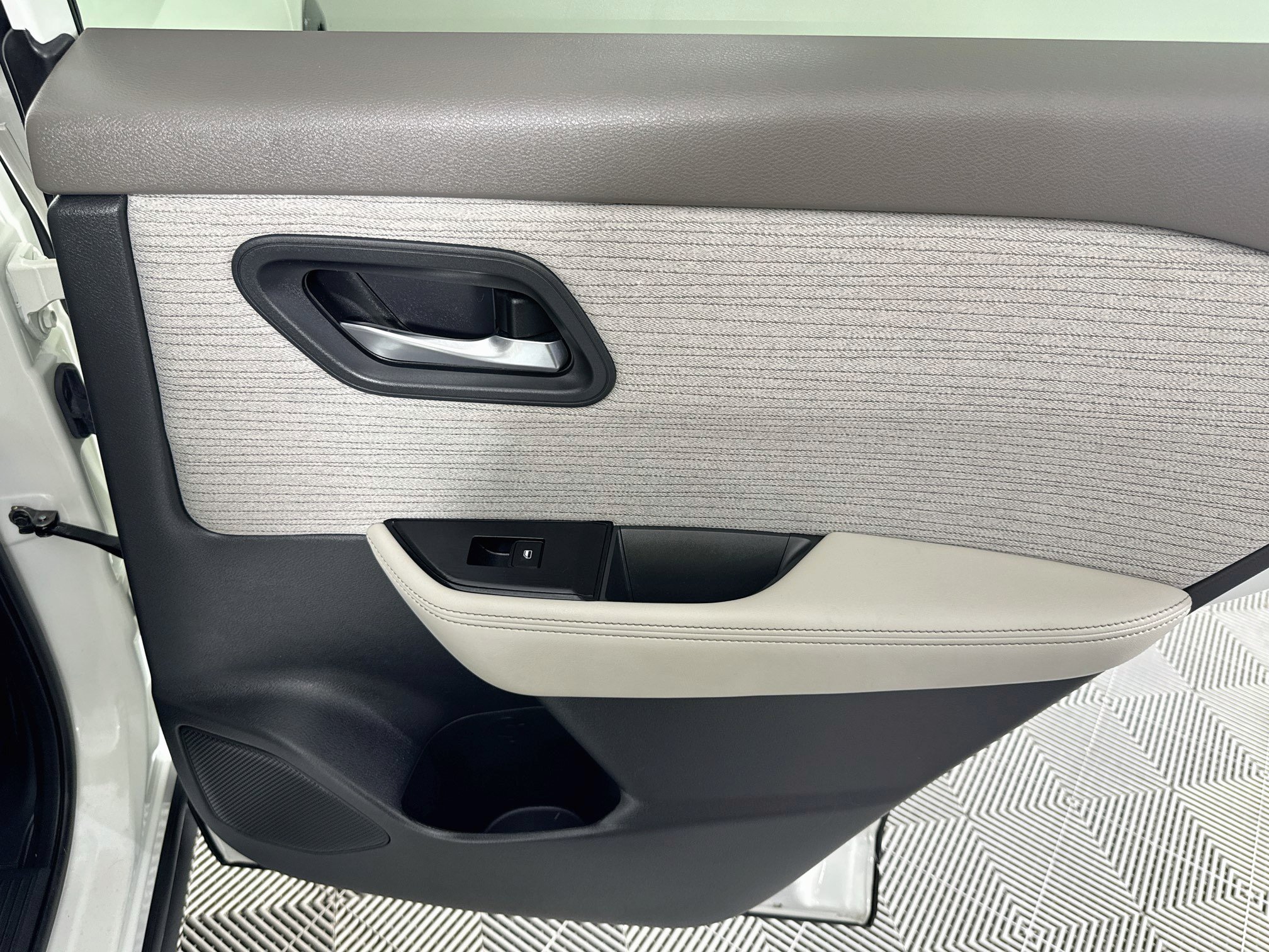Used 2022 Nissan Rogue SV FWD image 47