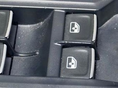 Used 2018 Volkswagen Tiguan SEL image 43