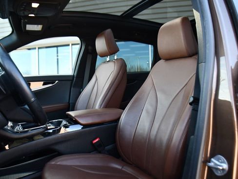 Used 2022 Lincoln Nautilus Reserve w/ Equipment Group 201A image 13