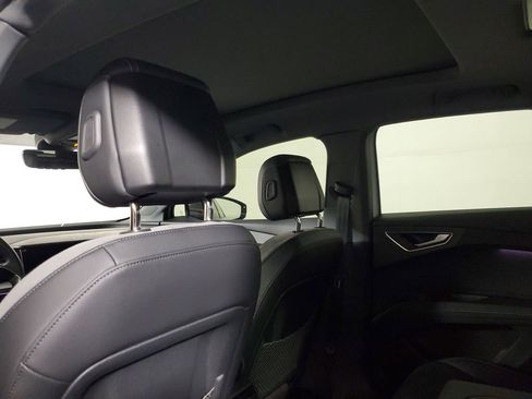 Used 2024 Audi Q4 e-tron Premium Plus image 14