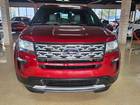 Used 2018 Ford Explorer XLT w/ Equipment Group 202A image 2