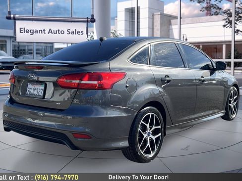 Used 2016 Ford Focus SE w/ SE Sport Package FWD image 5