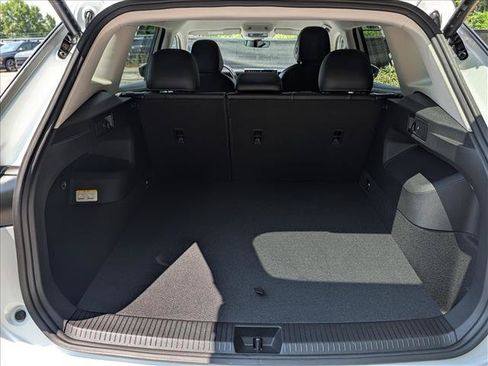 Certified 2025 Volkswagen Tiguan SE AWD/4WD image 18