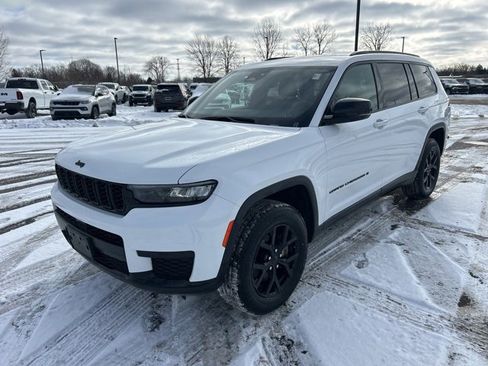 Certified 2024 Jeep Grand Cherokee L Laredo image 1