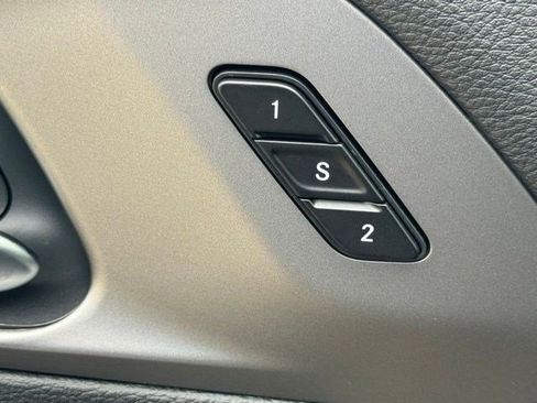 New 2027 Chrysler Pacifica Limited FWD image 10