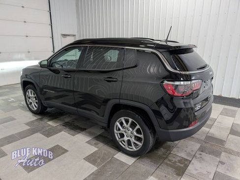 Used 2022 Jeep Compass Latitude w/ Sun and Sound Group image 2