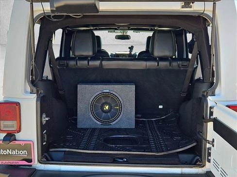 Used 2017 Jeep Wrangler Unlimited Rubicon w/ Connectivity Group AWD/4WD image 6