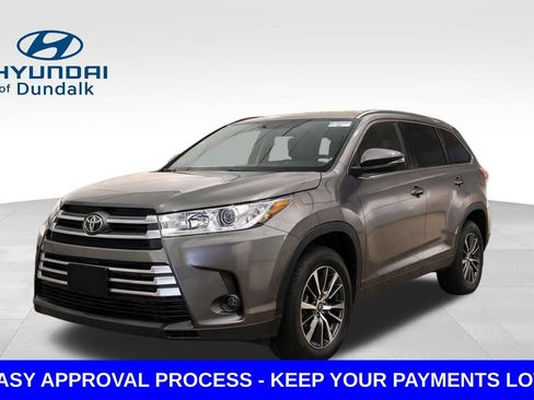 Used 2019 Toyota Highlander LE FWD image 1