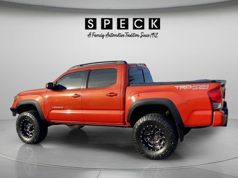 Used 2017 Toyota Tacoma TRD Off-Road w/ Premium & Technology Package AWD/4WD image 3