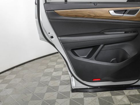 Used 2024 Volkswagen Atlas SE w/ Black Wheel Package image 40