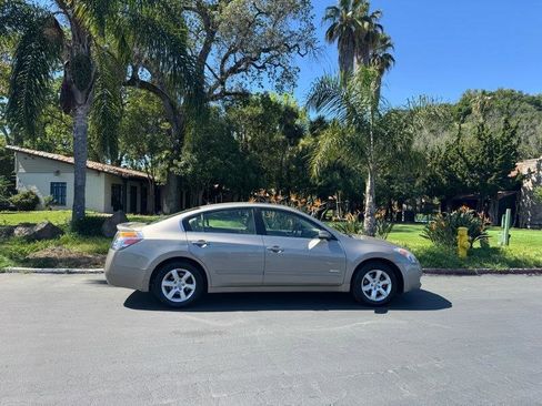 Used 2007 Nissan Altima Hybrid Sedan w/ Technology Pkg image 5
