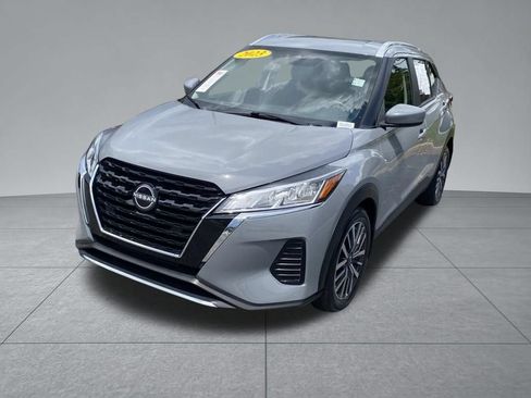 Used 2023 Nissan Kicks SV FWD image 2