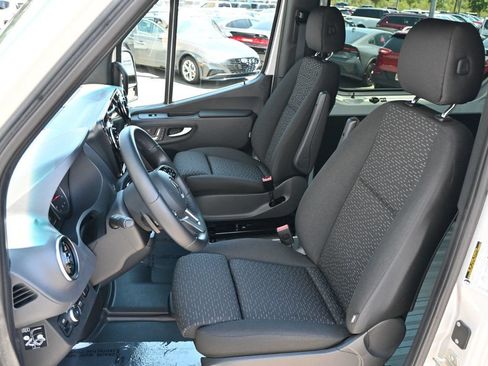 Used 2022 Mercedes-Benz Sprinter 2500 image 14