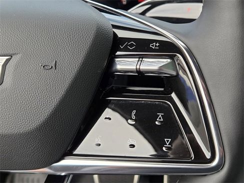 New 2025 Cadillac Optiq Luxury 1 image 23