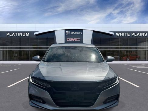 Used 2018 Honda Accord Touring image 2