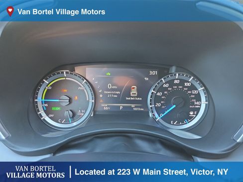 Used 2023 Toyota Highlander XLE image 12