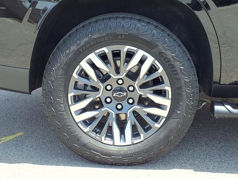 Used 2025 Chevrolet Tahoe Z71 AWD/4WD image 6