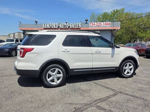 Used 2016 Ford Explorer XLT w/ Equipment Group 202A AWD/4WD image 4