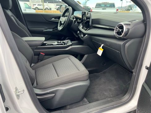 Used 2026 Chevrolet Equinox LT AWD/4WD image 16