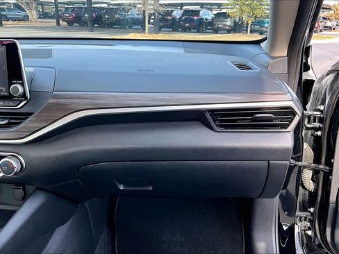 Used 2025 Nissan Altima 2.5 SV image 18