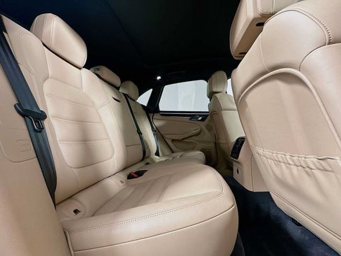 Certified 2023 Porsche Macan S AWD/4WD image 28