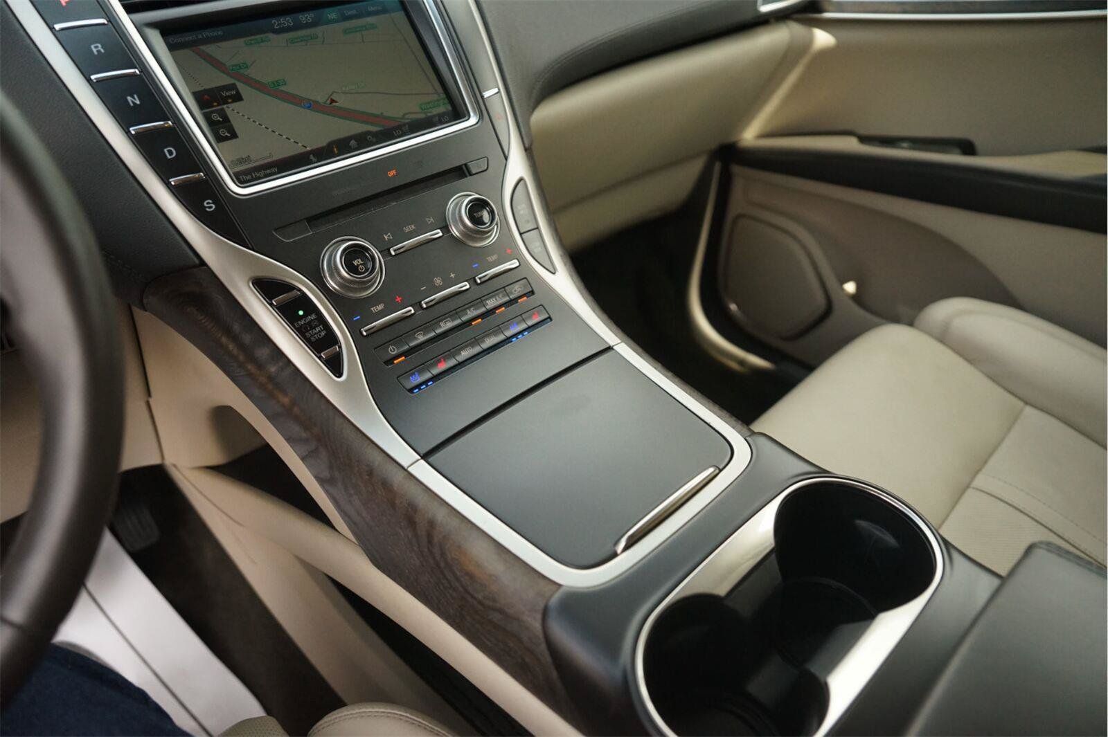 Used 2016 Lincoln MKX Reserve w/ Climate Package FWD image 29