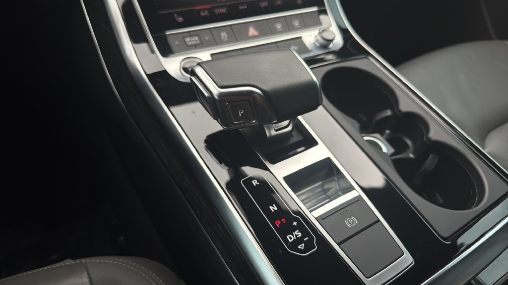 Used 2022 Audi Q8 Premium w/ Convenience Package AWD/4WD image 24