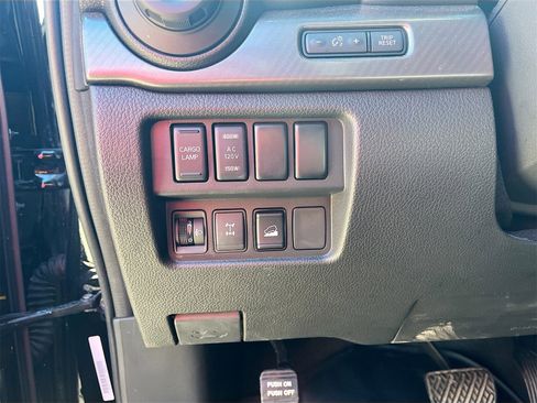 Used 2024 Nissan Titan PRO-4X w/ Pro-4x Convenience Package image 10