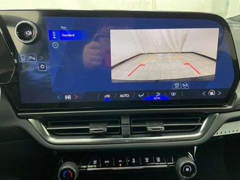 New 2026 Chevrolet Equinox EV LT image 5