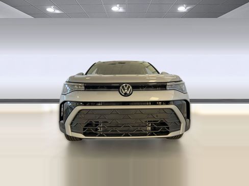 New 2026 Volkswagen Taos SE image 6