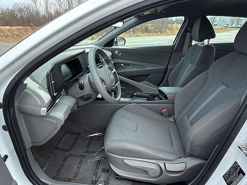 Used 2026 Hyundai Elantra SE FWD image 25