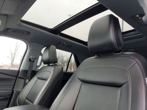 Used 2024 Ford Explorer XLT w/ Equipment Group 202A image 9