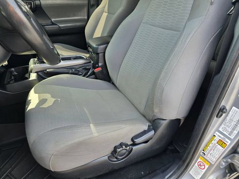 Used 2019 Toyota Tacoma SR5 AWD/4WD image 19