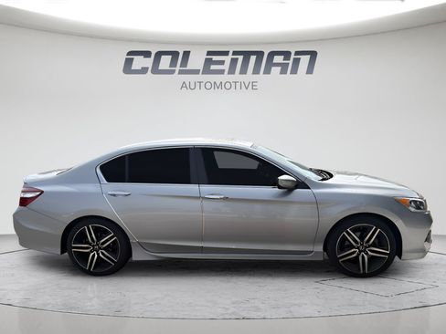 Used 2017 Honda Accord Sport image 10