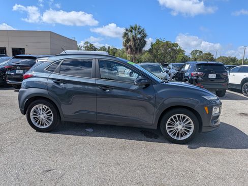 Used 2018 Hyundai Kona SEL w/ SEL Tech Package 02 FWD image 3
