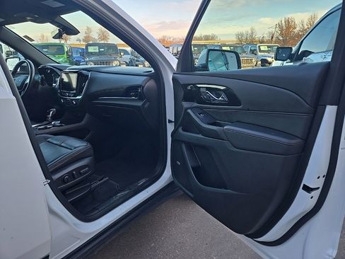Used 2022 Chevrolet Traverse RS image 69