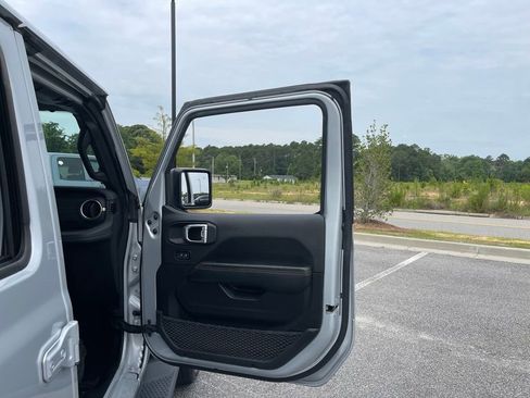 Used 2024 Jeep Wrangler Unlimited Sahara w/ Technology Group AWD/4WD image 52