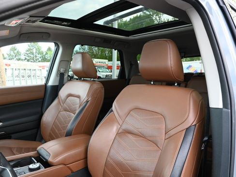 Used 2023 Nissan Pathfinder Platinum AWD/4WD image 15