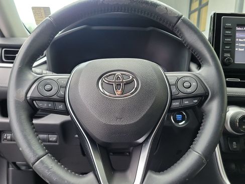 Used 2019 Toyota RAV4 XLE Premium FWD image 22