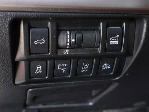 Used 2018 Subaru Outback 3.6R Touring AWD/4WD image 23